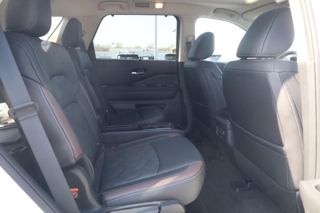 New 2026 Nissan Pathfinder Platinum image 23