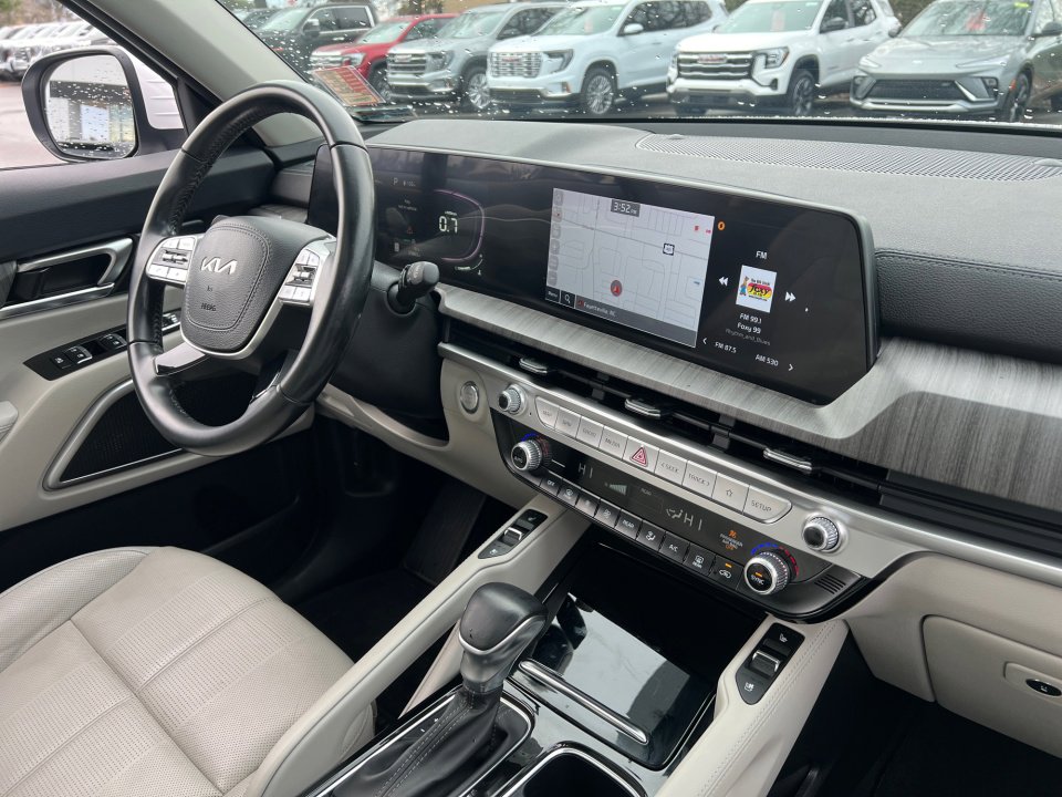 Used 2023 Kia Telluride EX w/ EX Captain's Chair Package image 28