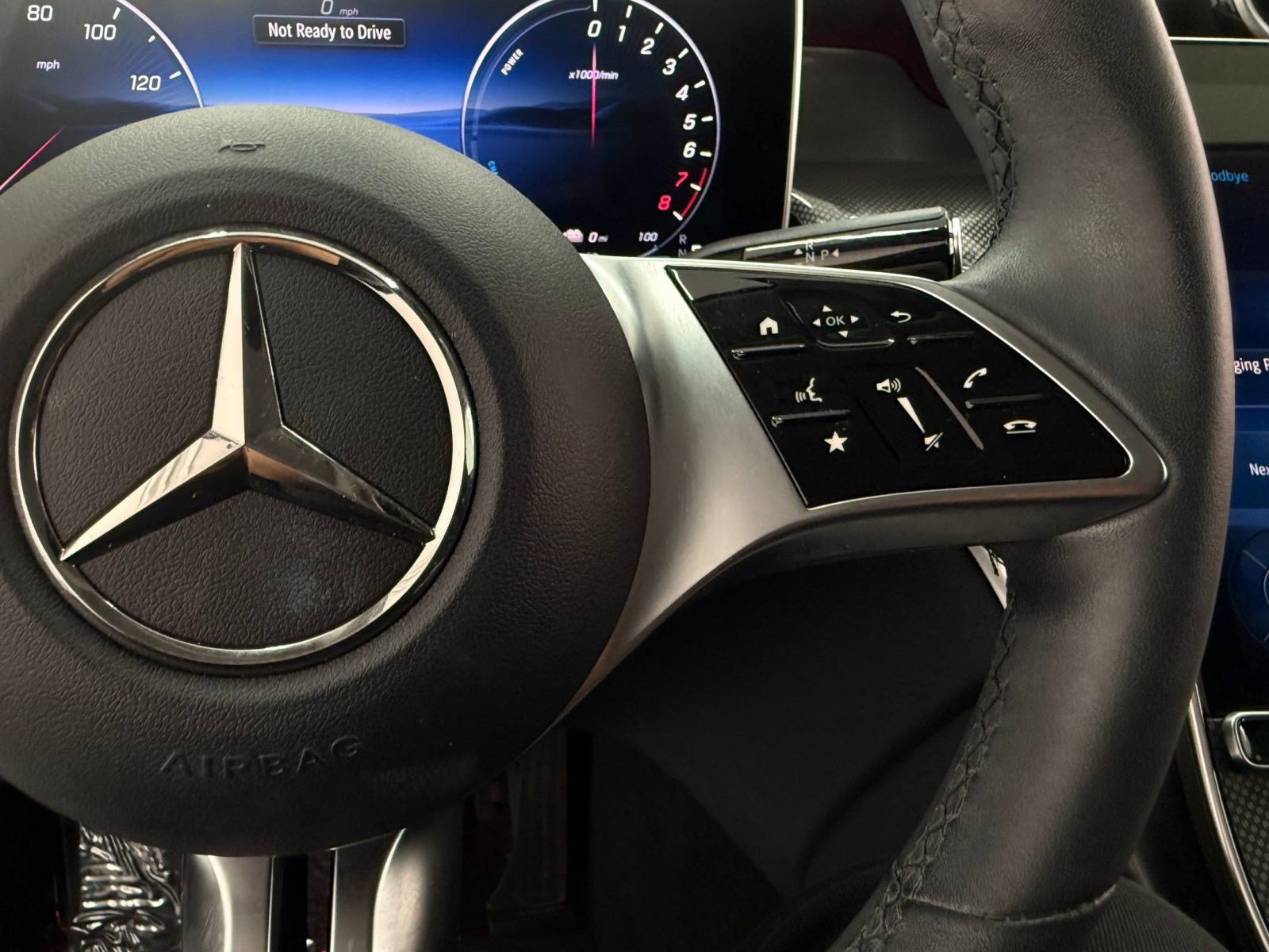 Used 2025 Mercedes-Benz GLC 350e 4MATIC image 29