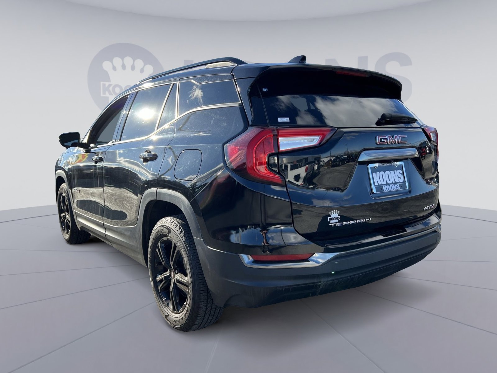 Used 2023 GMC Terrain AT4 image 4