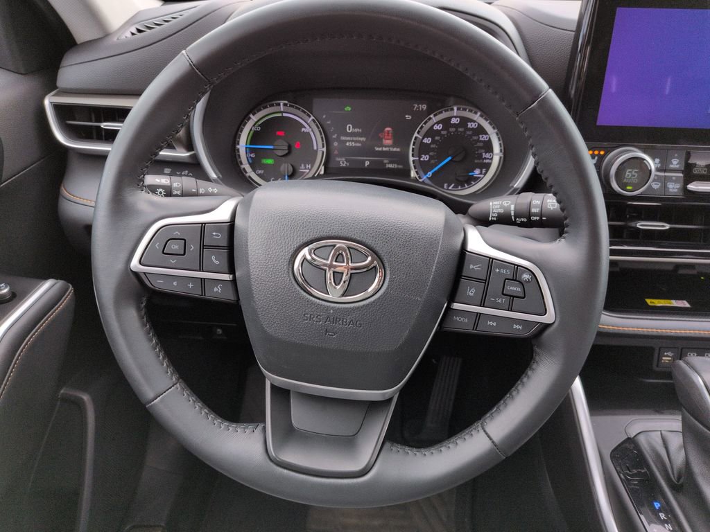 Used 2023 Toyota Highlander Bronze Edition image 14