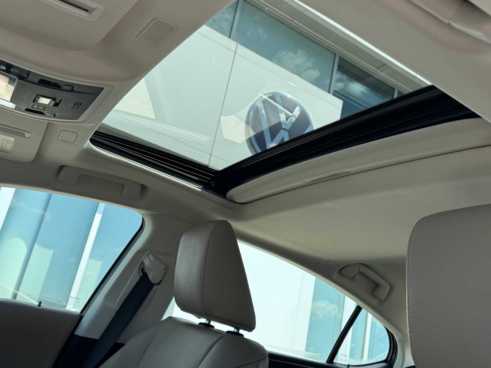 Used 2020 Lexus ES 300h w/ Premium Package FWD image 15