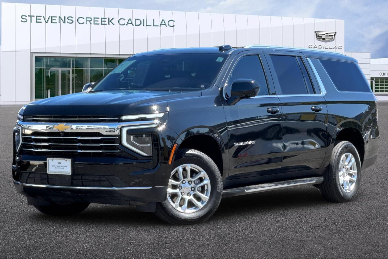 Used 2025 Chevrolet Suburban LT RWD image 7
