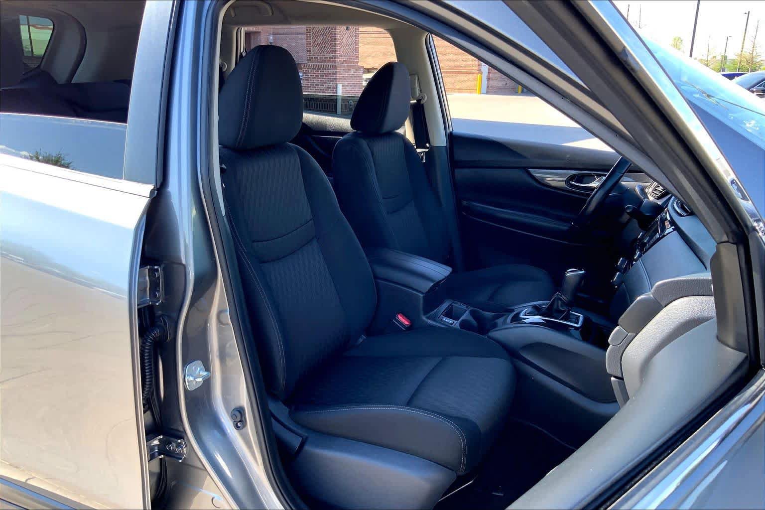 Used 2018 Nissan Rogue SV image 9
