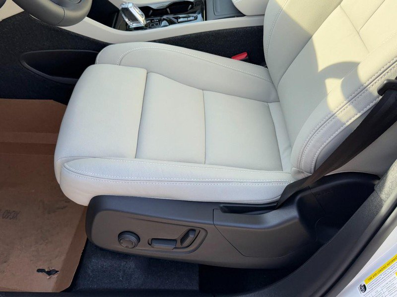 New 2026 Volvo XC40 B4 Plus w/ Climate Package FWD image 15