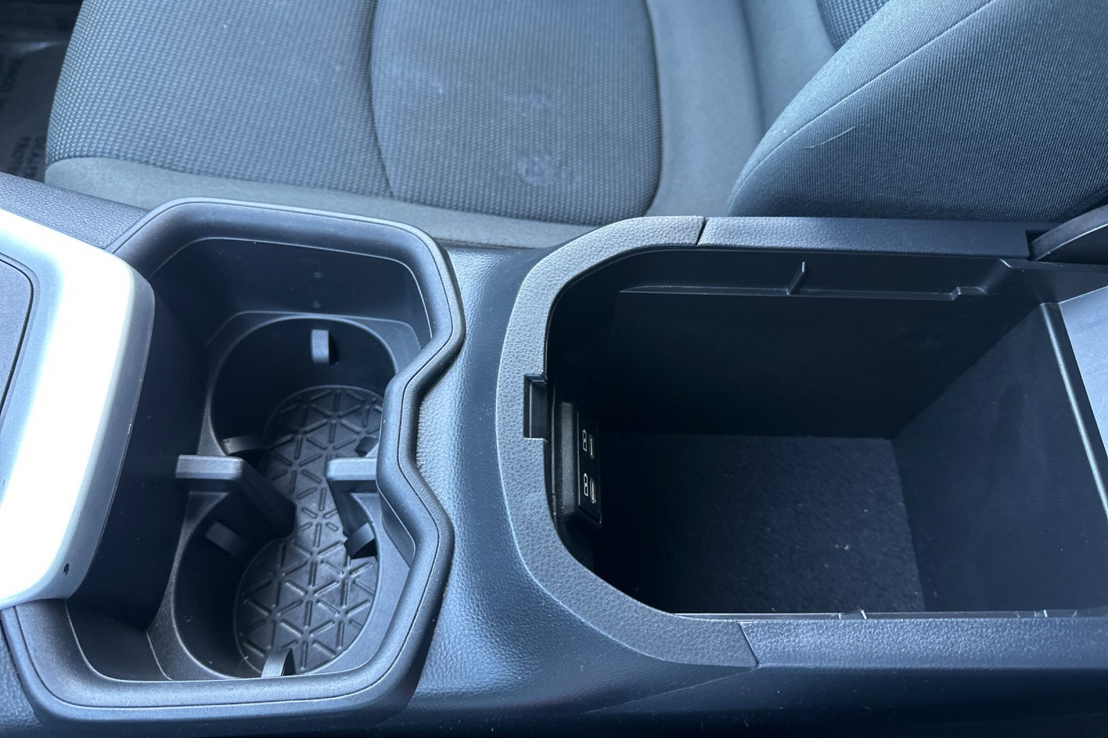 Used 2022 Toyota RAV4 LE image 32