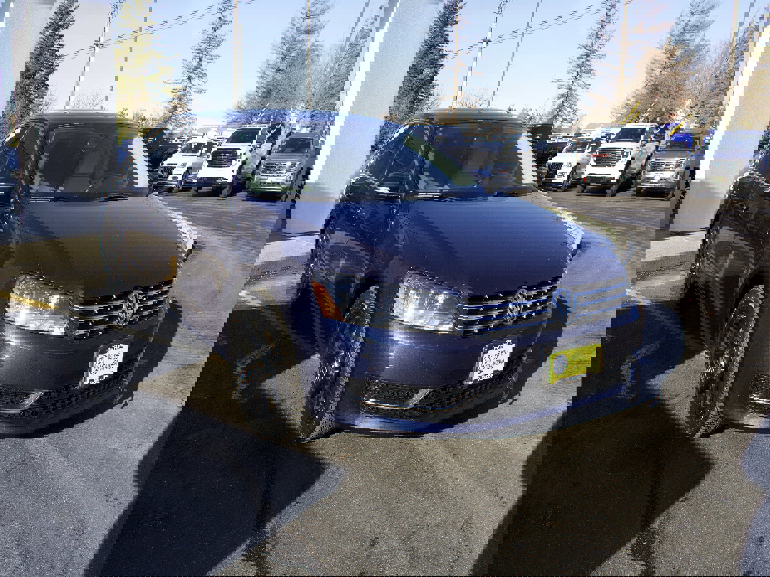 Used 2015 Volkswagen Passat TDI SE image 3