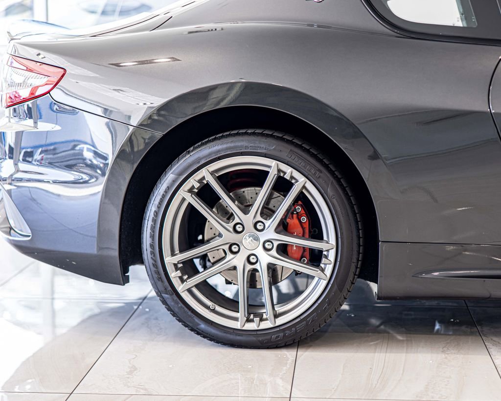 Used 2018 Maserati GranTurismo MC RWD image 11