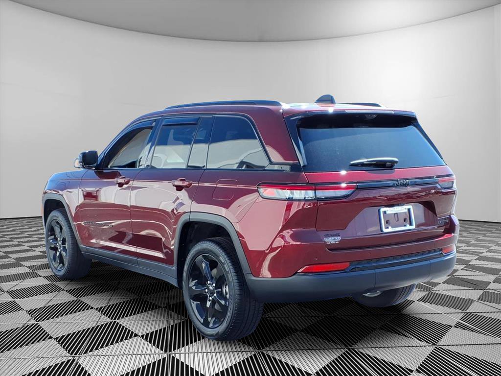 Used 2025 Jeep Grand Cherokee Limited w/ Luxury Tech Group II image 8