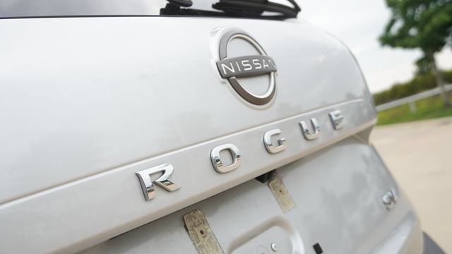 Used 2023 Nissan Rogue SV FWD image 12