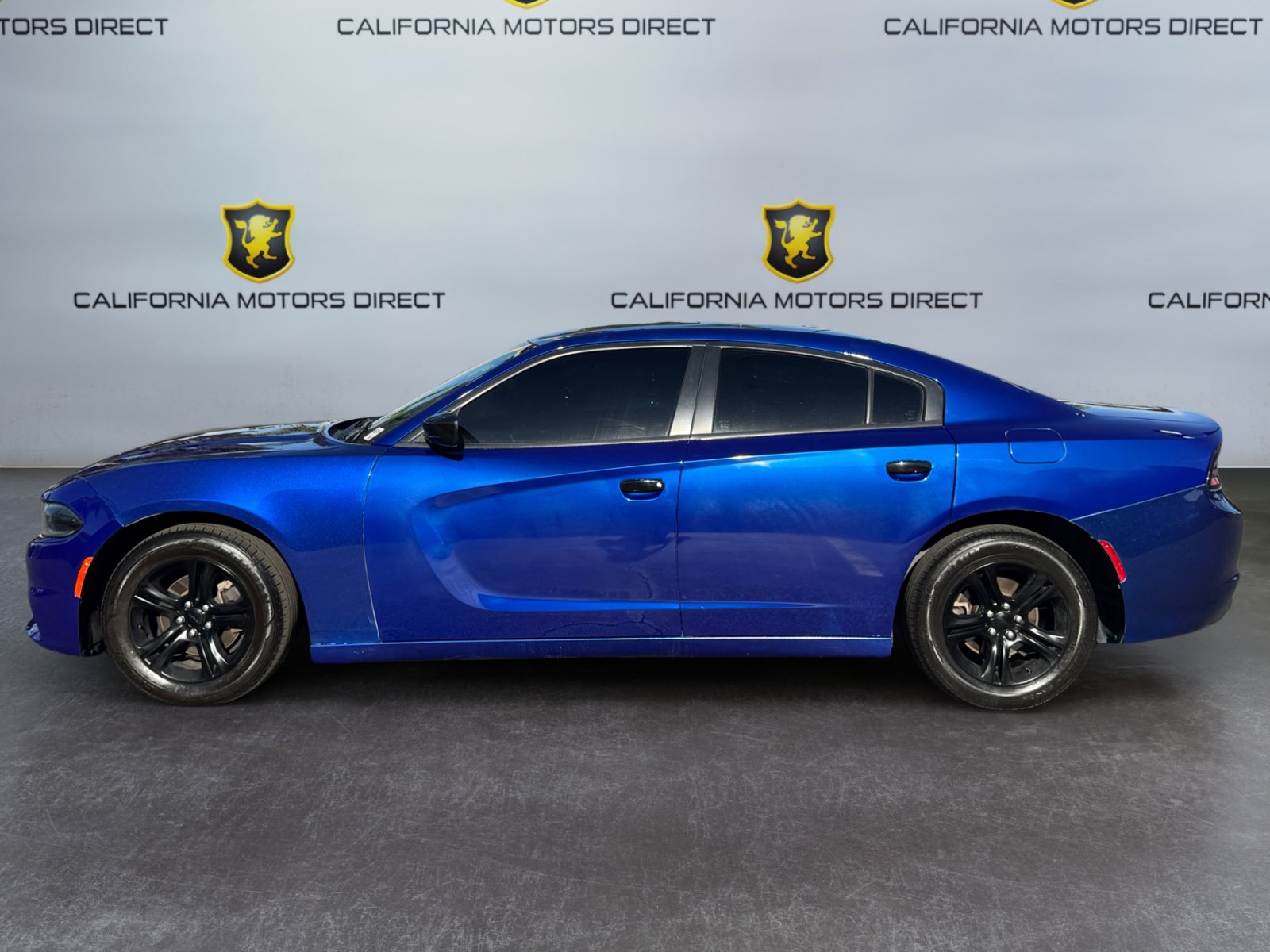 Used 2021 Dodge Charger SXT w/ Leather Interior Group RWD image 2