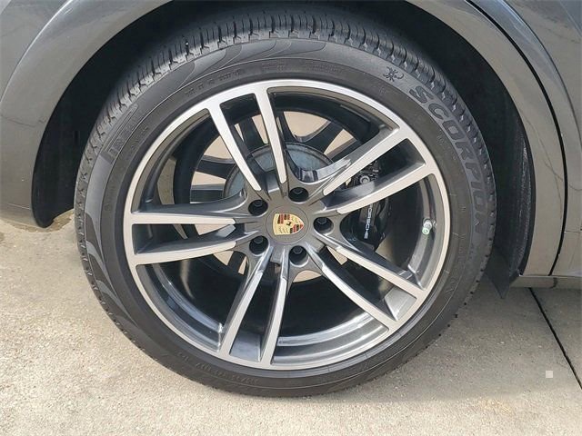 Certified 2023 Porsche Cayenne Turbo image 13