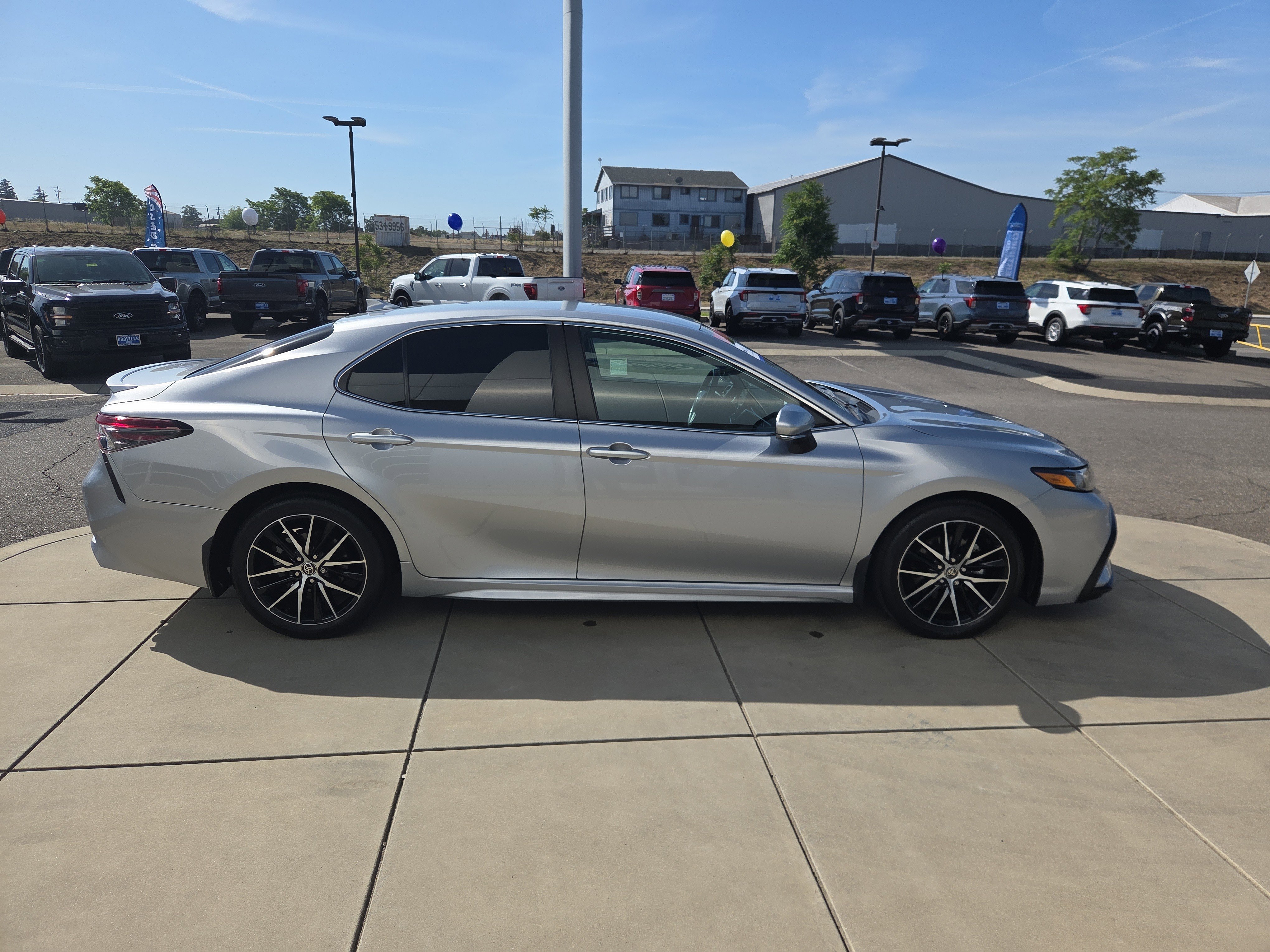 Used 2023 Toyota Camry SE w/ Convenience Package FWD image 6