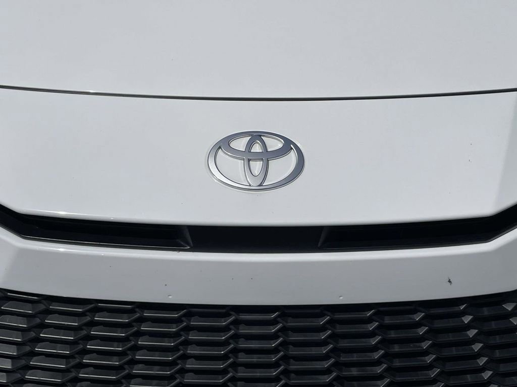 Used 2025 Toyota Camry SE w/ Multimedia Upgrade Package FWD image 5