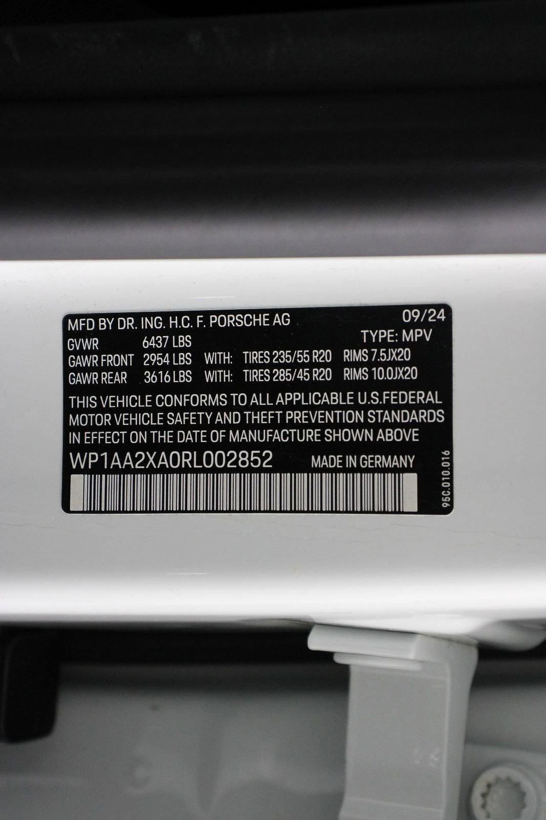 Certified 2024 Porsche Macan 4 Electric image 19