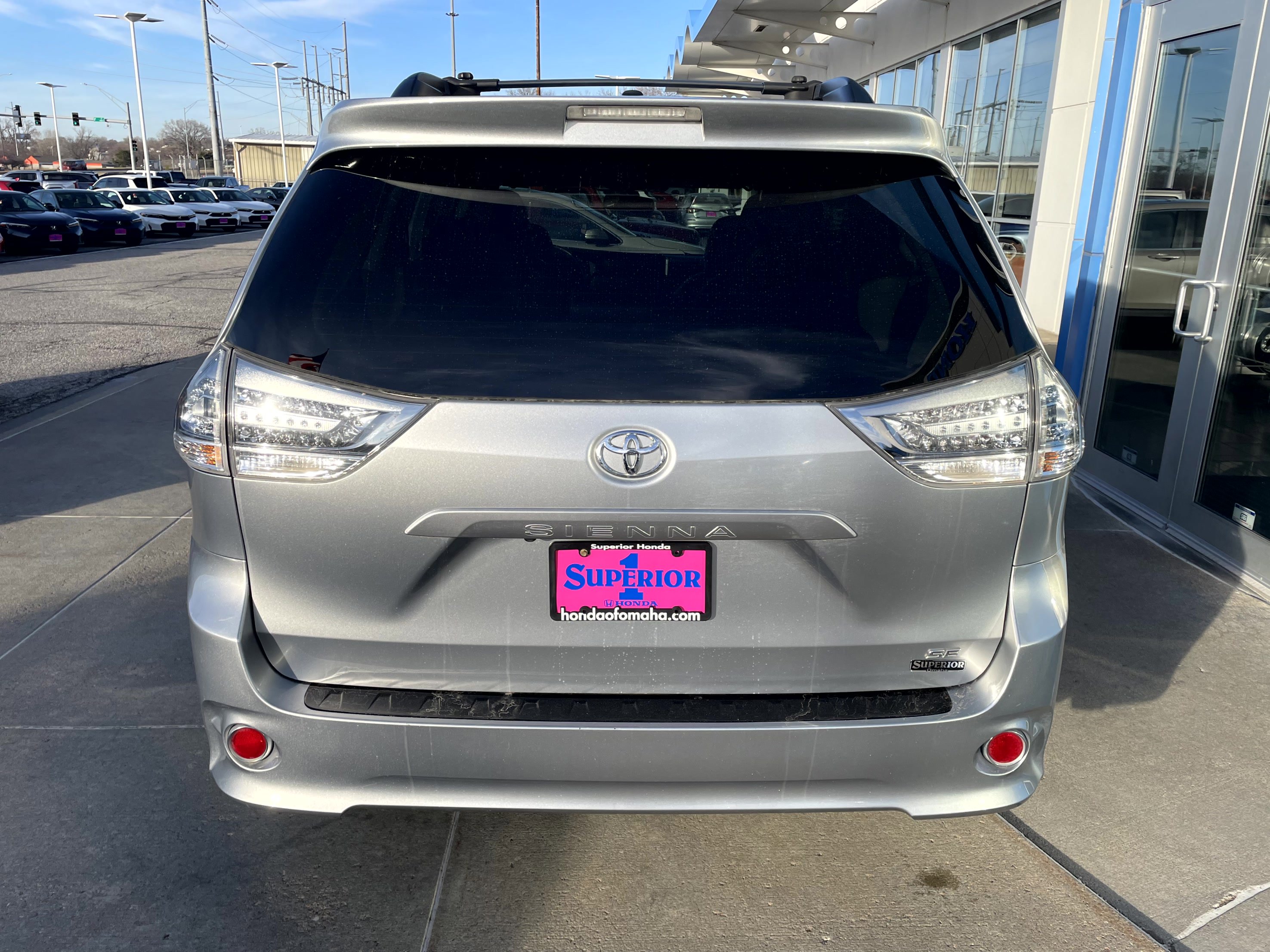 Used 2017 Toyota Sienna SE image 3