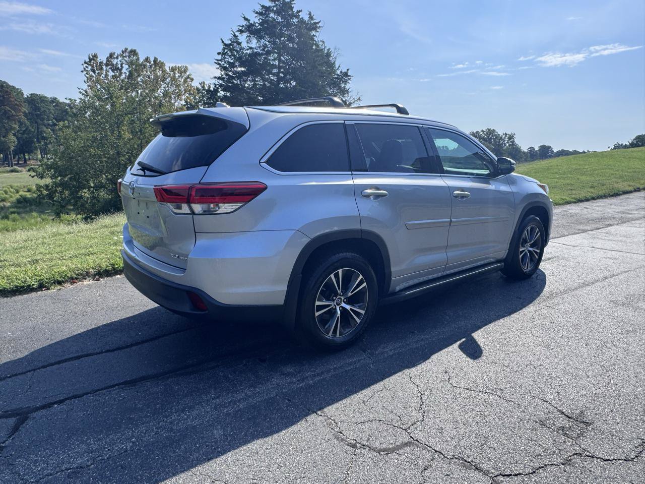 Used 2018 Toyota Highlander XLE AWD/4WD image 22