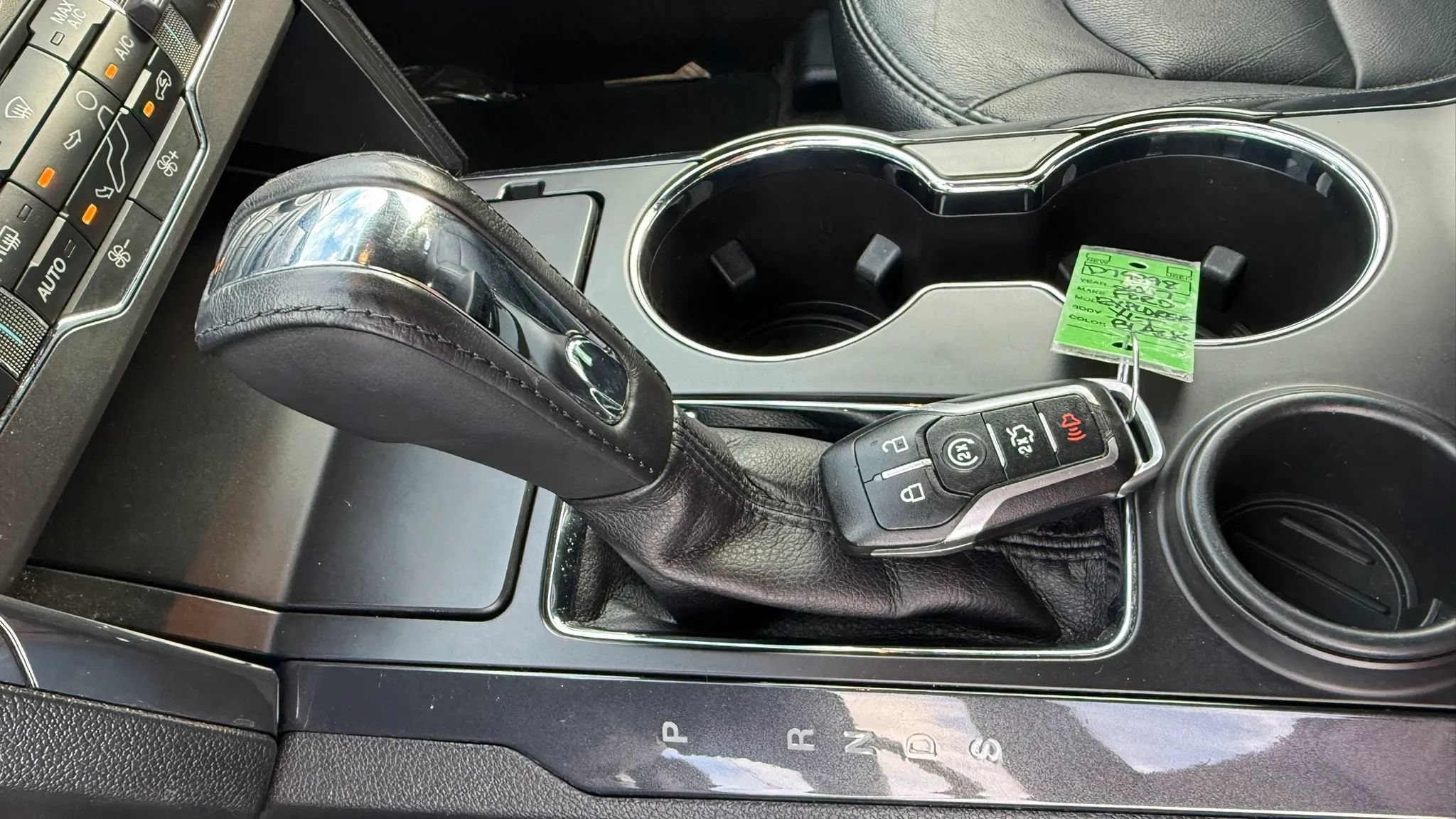 Used 2017 Ford Explorer XLT w/ Equipment Group 202A FWD image 29