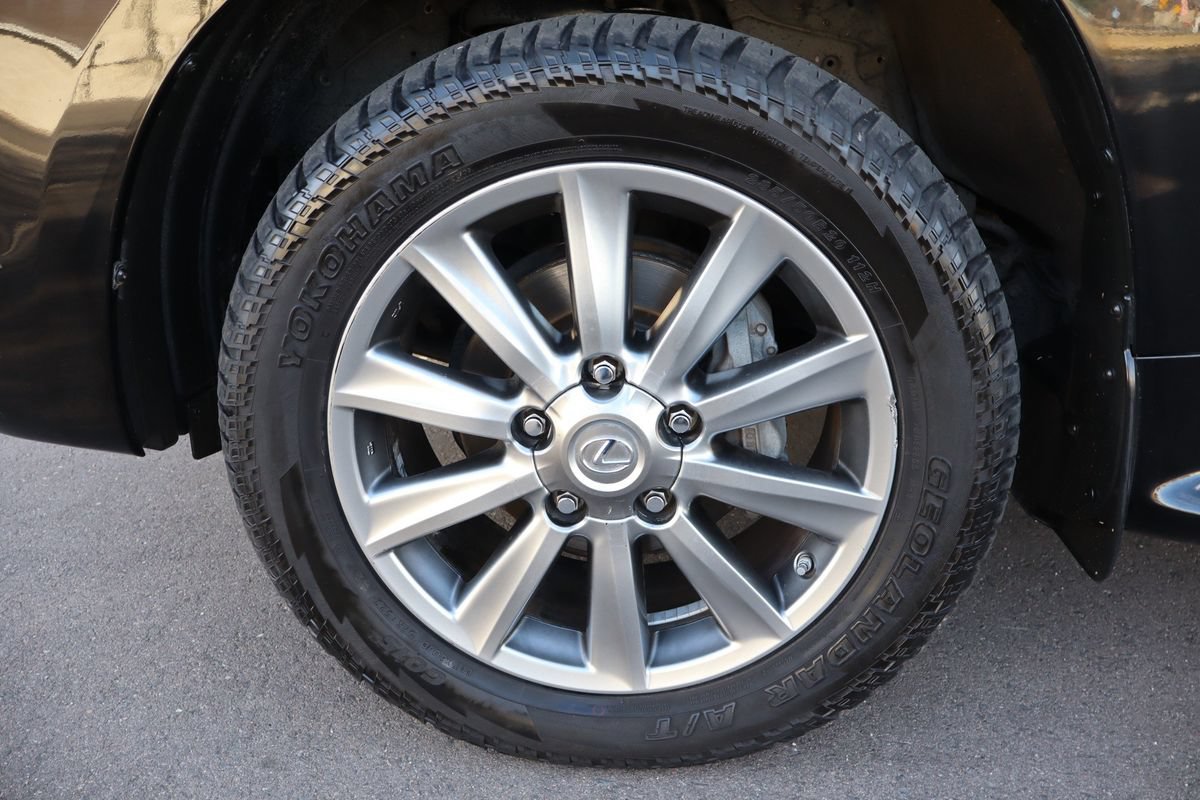 Used 2011 Lexus LX 570 4WD w/ Luxury Pkg image 42