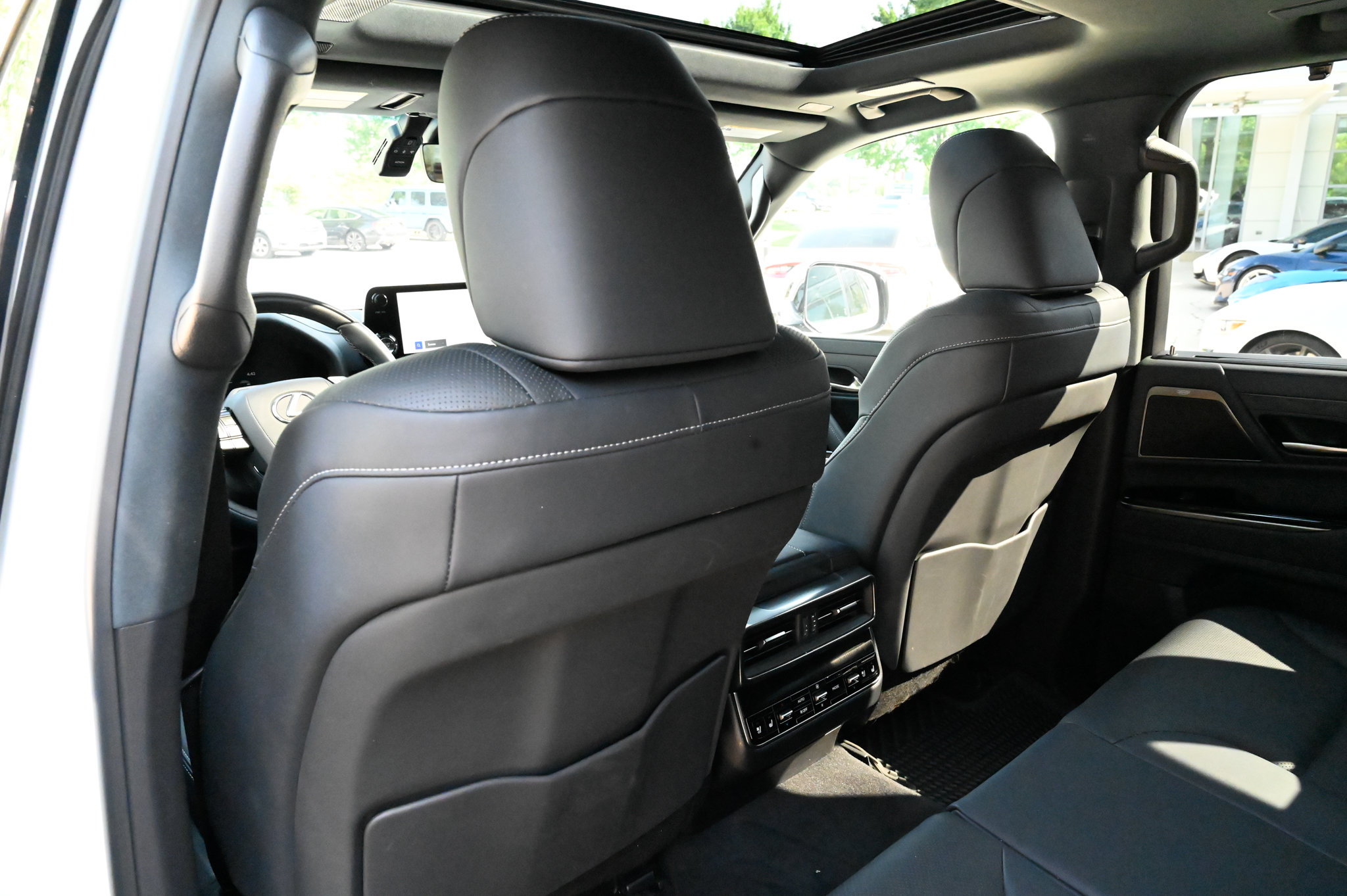 Used 2025 Lexus LX 600 4WD w/ Accessory Package (2T) image 38