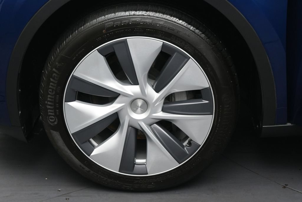 Used 2024 Tesla Model Y 2WD image 11