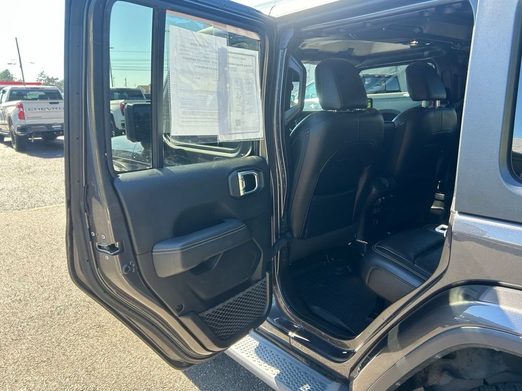Used 2019 Jeep Wrangler Unlimited Sahara AWD/4WD image 35