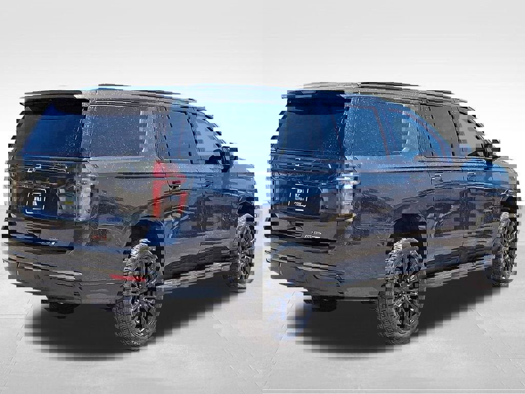 Certified 2022 Chevrolet Suburban RST w/ Luxury Package AWD/4WD image 7