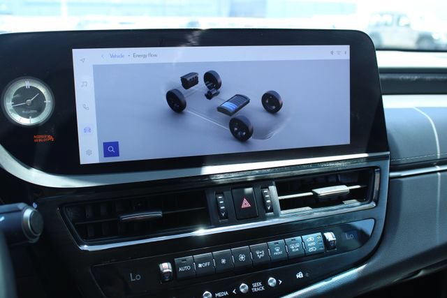 Used 2025 Lexus ES 300h w/ Premium Package FWD image 23