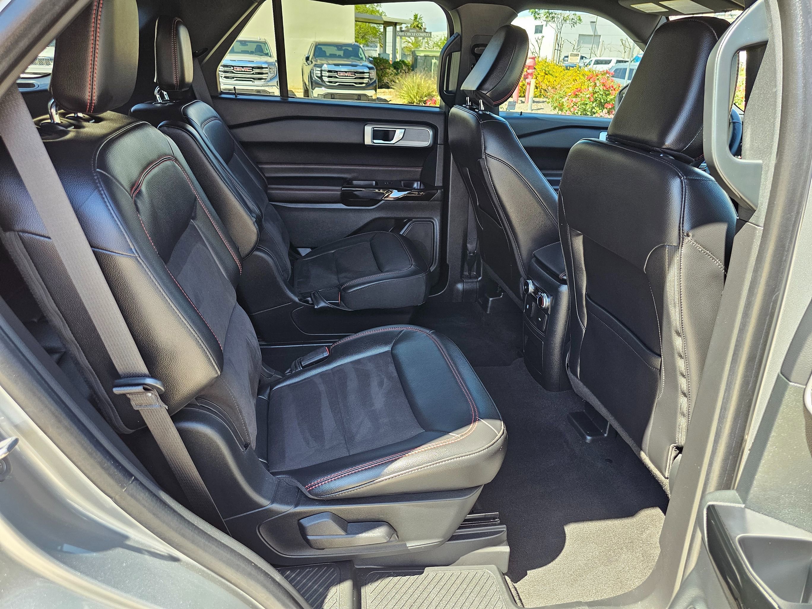 Used 2024 Ford Explorer ST-Line w/ Class IV Trailer Tow Package RWD image 30