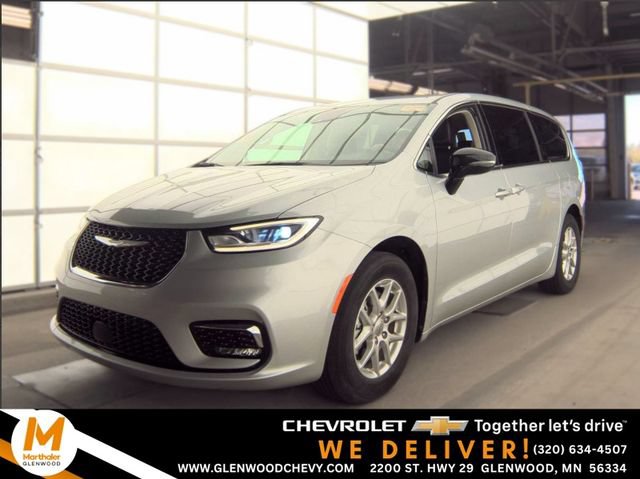 Used 2024 Chrysler Pacifica Touring-L FWD image 1
