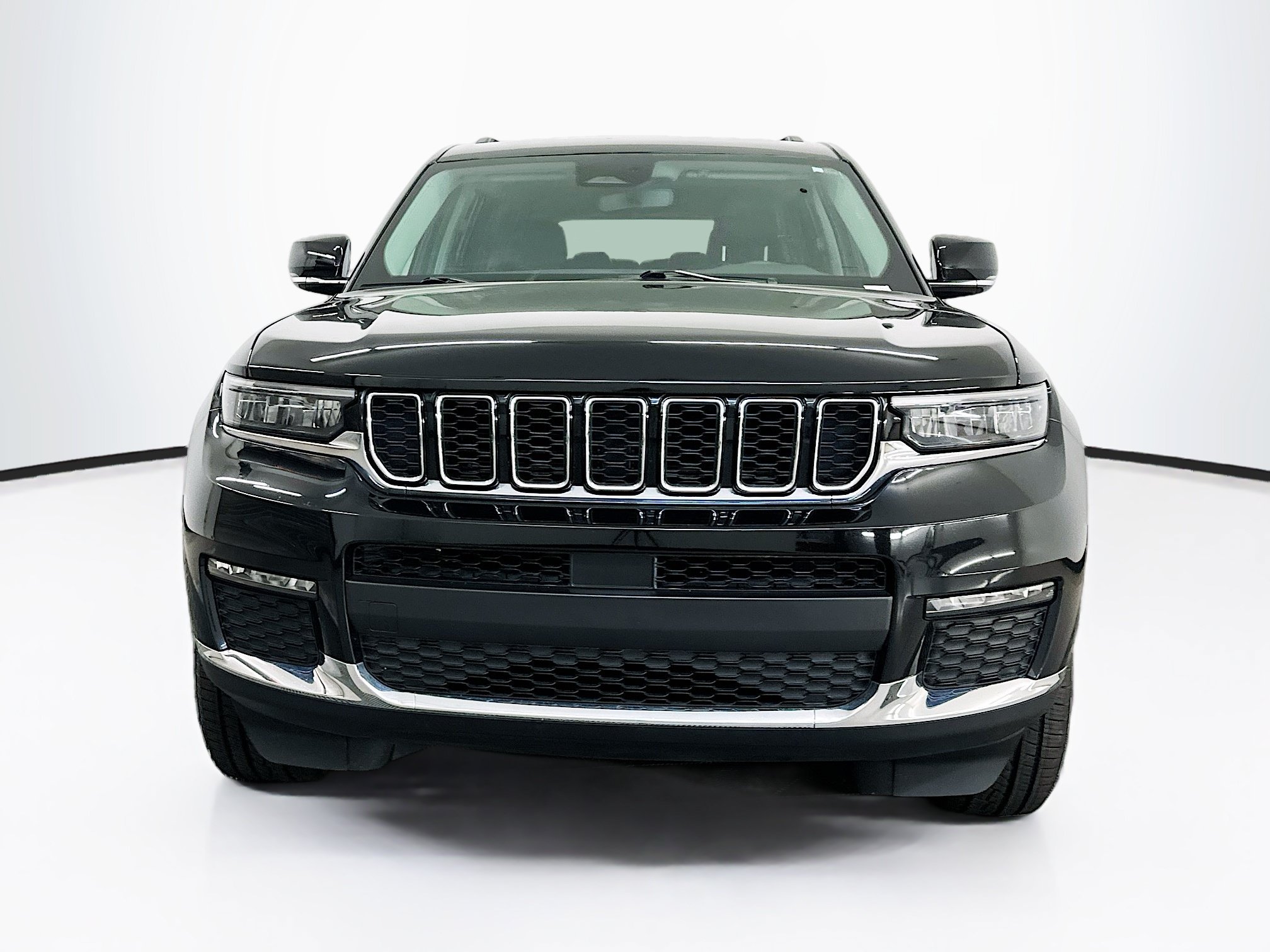 Used 2023 Jeep Grand Cherokee L Limited AWD/4WD image 2