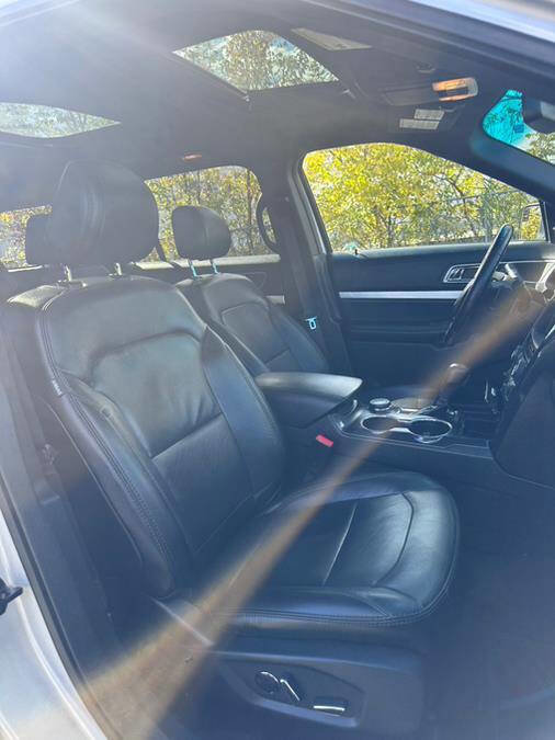 Used 2016 Ford Explorer XLT w/ Equipment Group 202A image 26