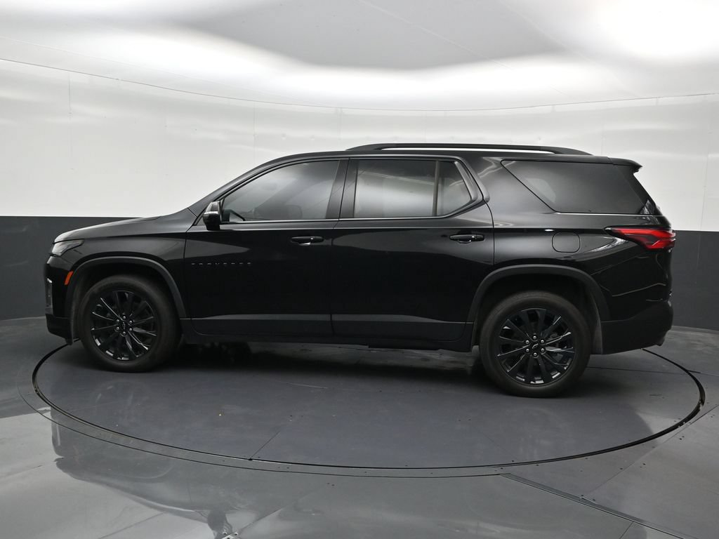Used 2024 Chevrolet Traverse RS FWD image 2