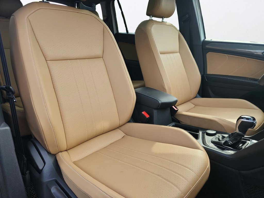 Certified 2024 Volkswagen Tiguan SE w/ Panoramic Sunroof Package AWD/4WD image 26