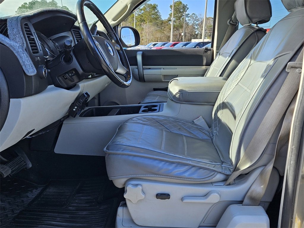 Used 2008 Chevrolet Silverado 2500 LT w/ 2LT Convenience Package image 3