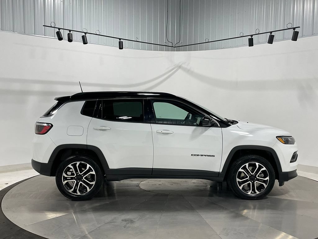 Used 2023 Jeep Compass Limited AWD/4WD image 10
