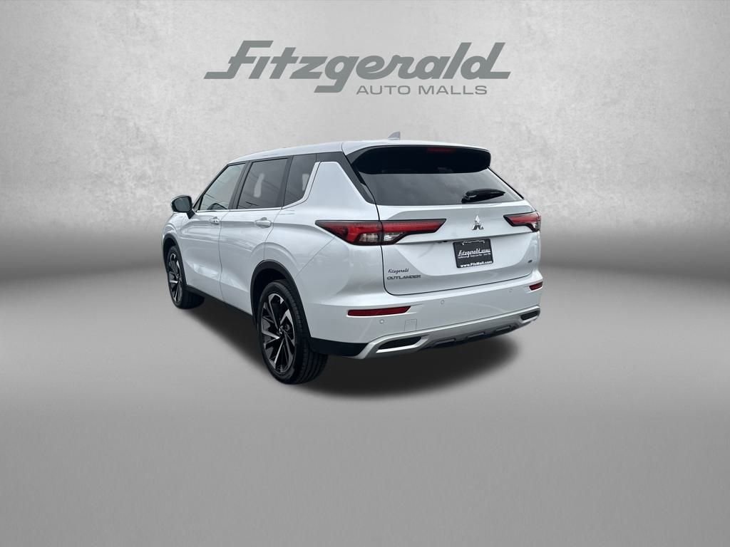 Used 2024 Mitsubishi Outlander SE image 5