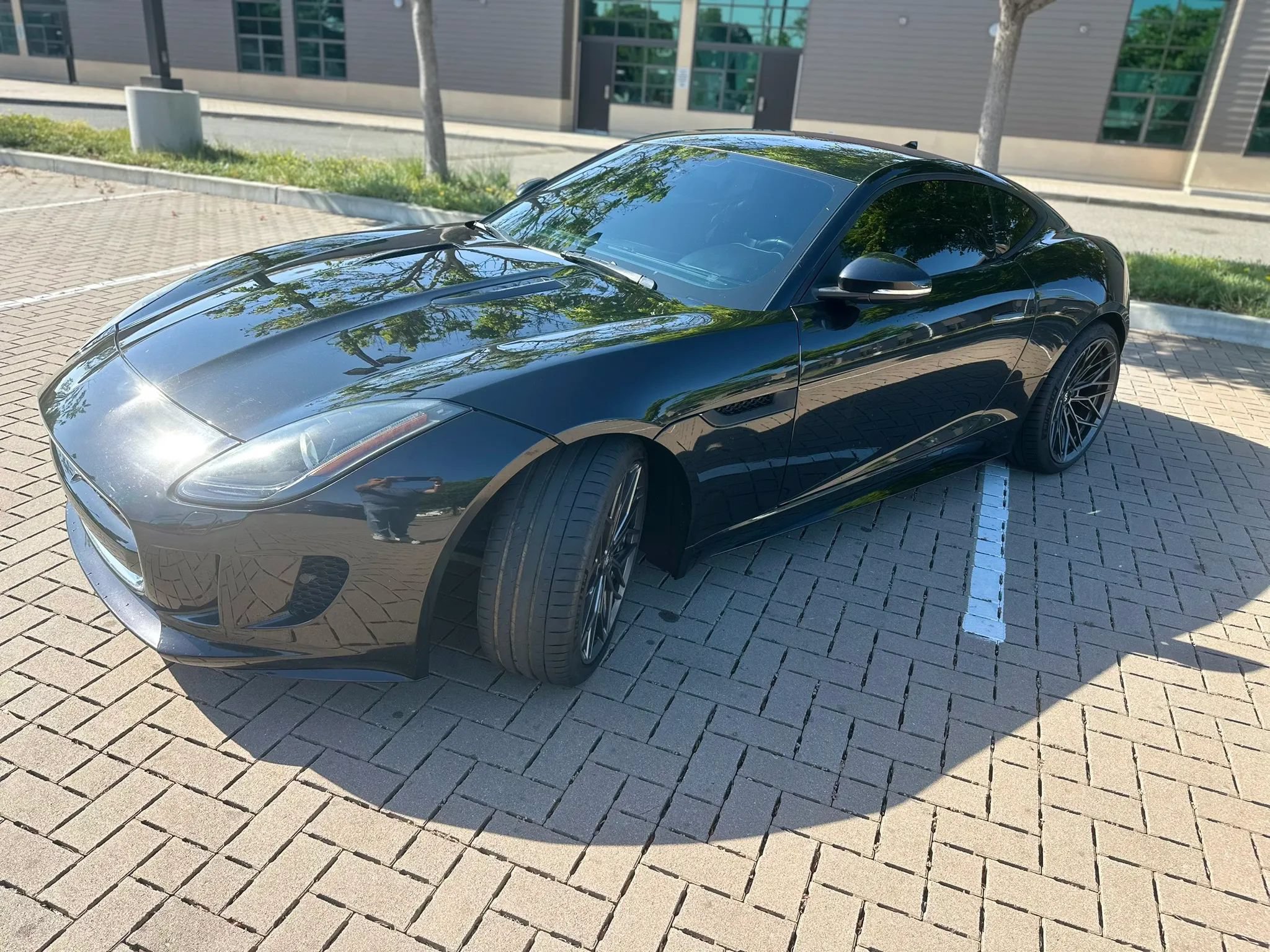 Used 2015 Jaguar F-TYPE R RWD image 29