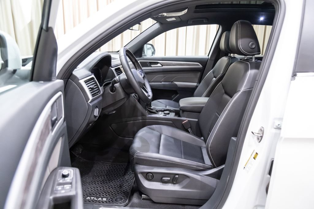 Used 2023 Volkswagen Atlas Cross Sport SE w/ Panoramic Sunroof Package image 10