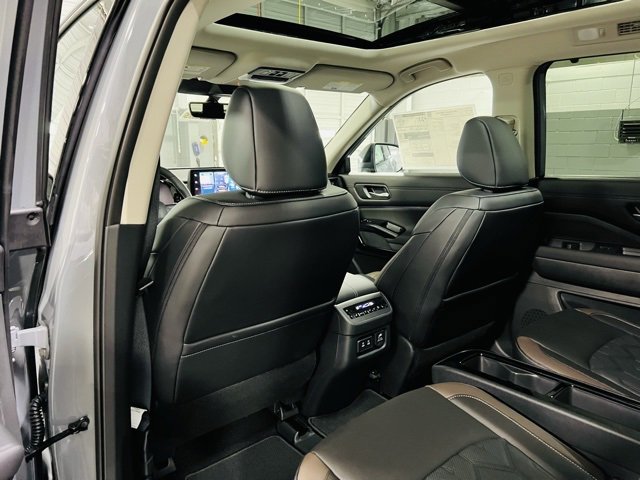 New 2026 Nissan Pathfinder Platinum image 29