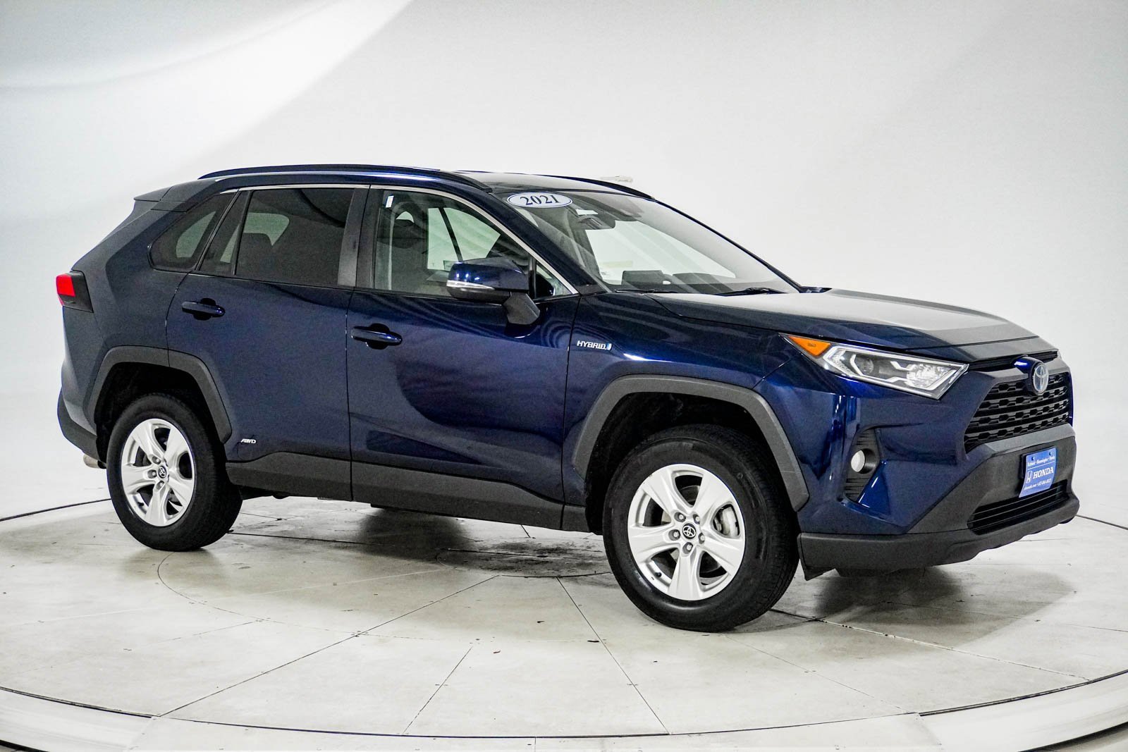 Used 2021 Toyota RAV4 XLE w/ XLE Grade Weather Package image 12