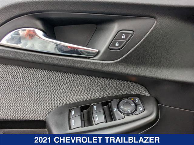 Used 2021 Chevrolet TrailBlazer LT w/ Convenience Package image 11