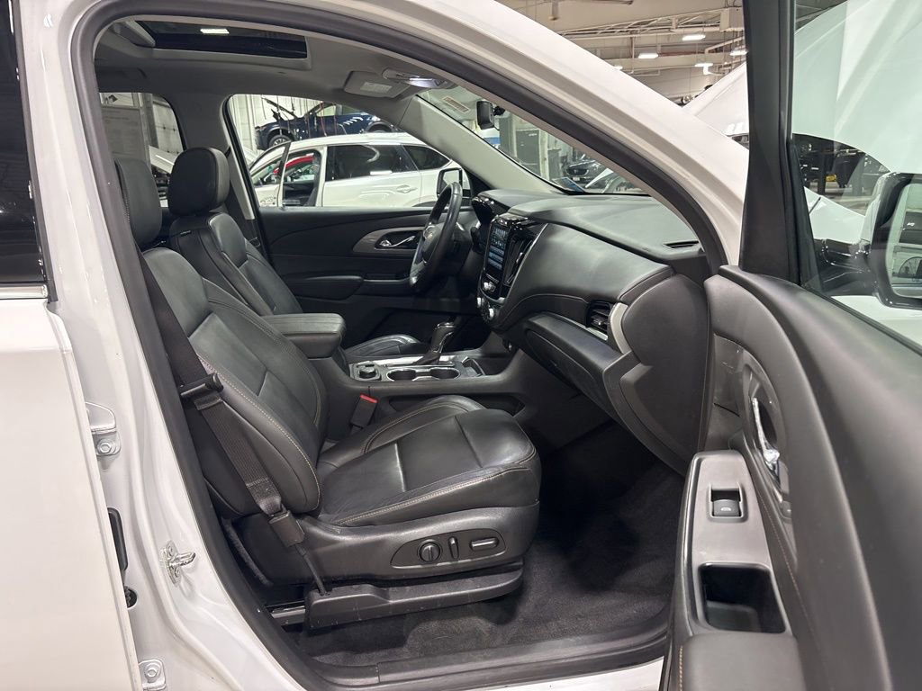 Used 2019 Chevrolet Traverse LT w/ LT Premium Package image 17