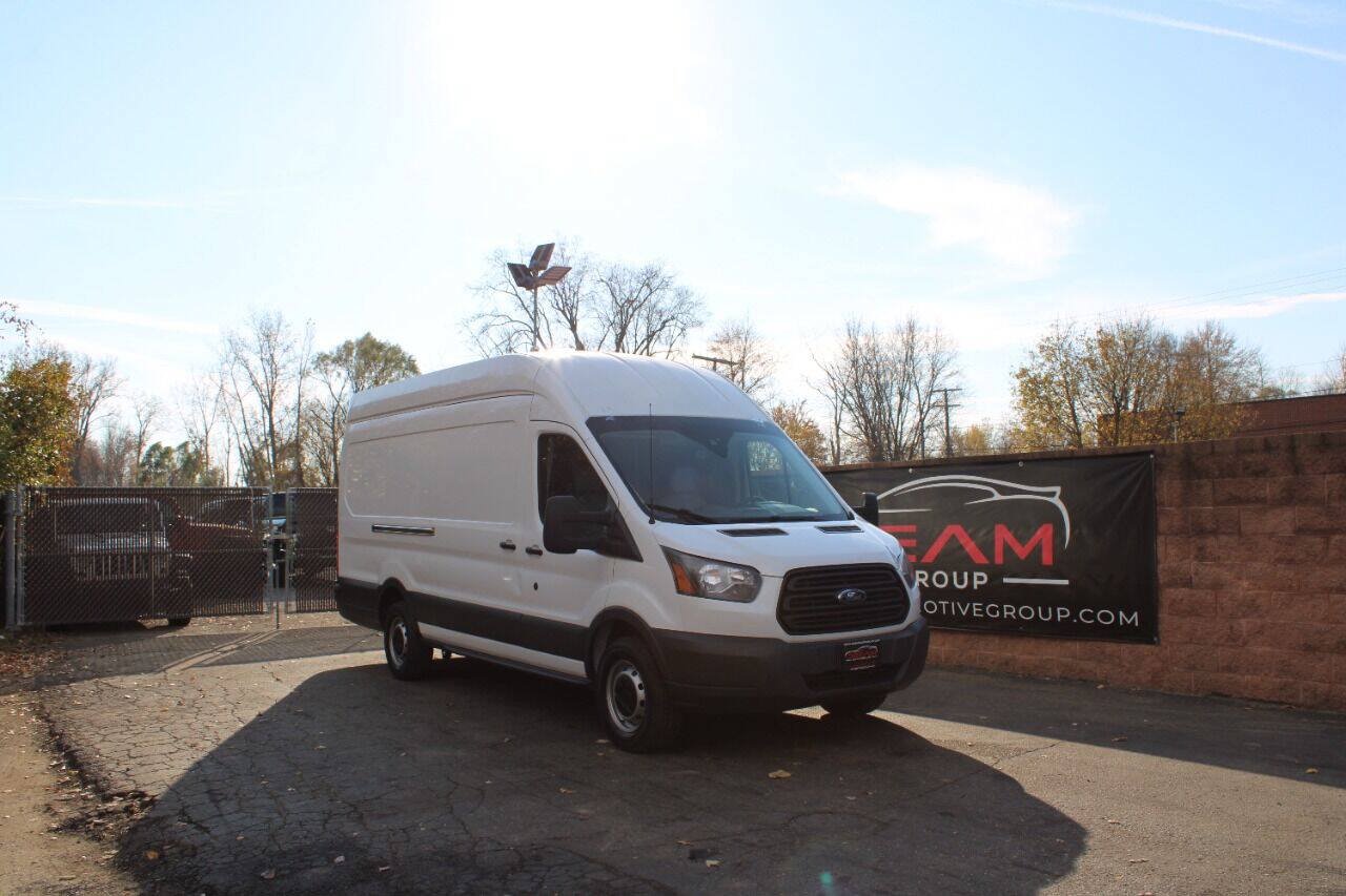 Used 2018 Ford Transit 250 148 High Roof Extended RWD image 4