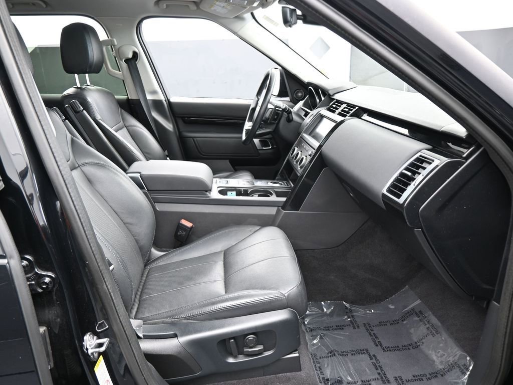 Used 2020 Land Rover Discovery SE image 40