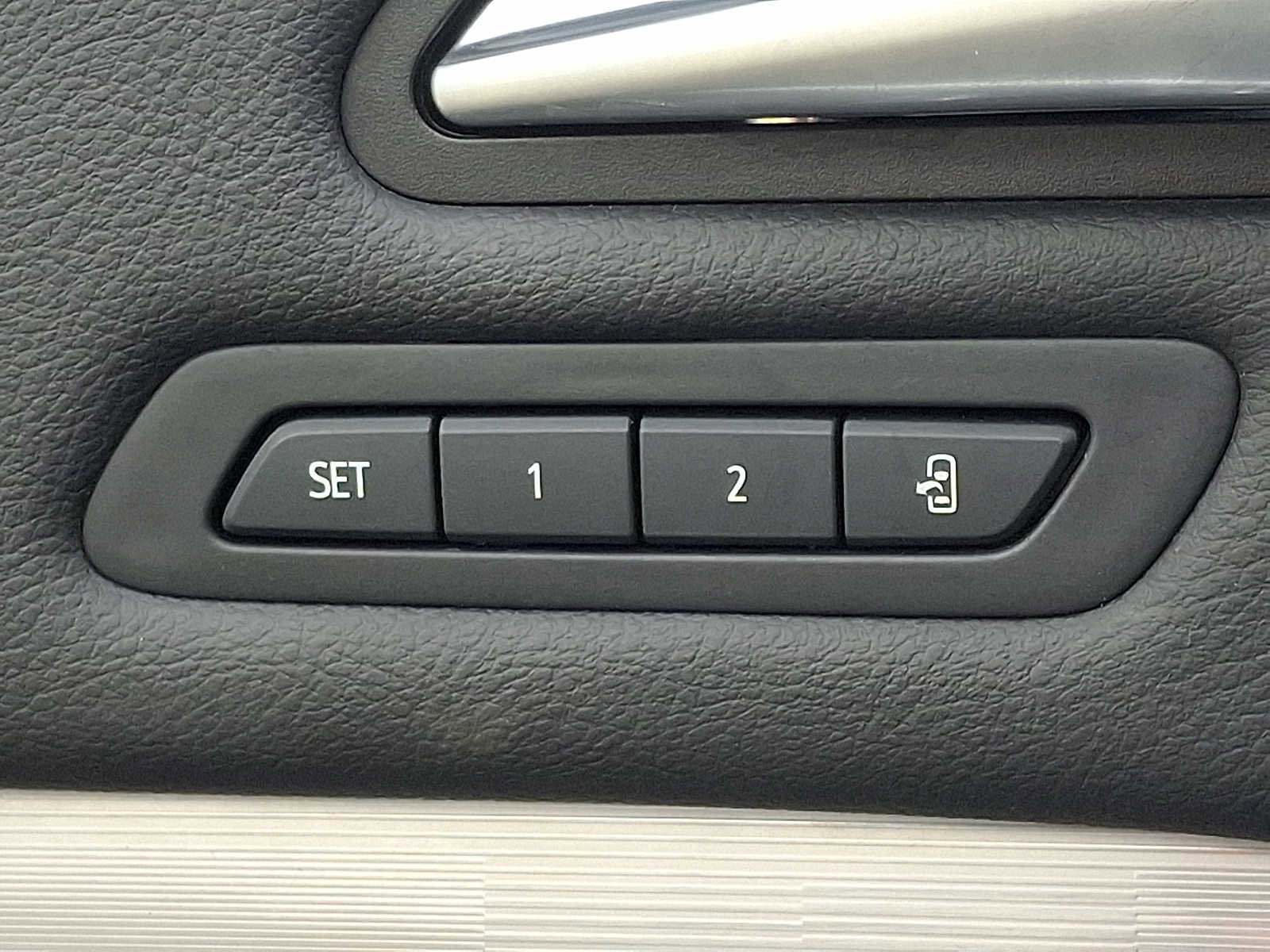 Used 2024 Cadillac XT4 Premium Luxury image 25