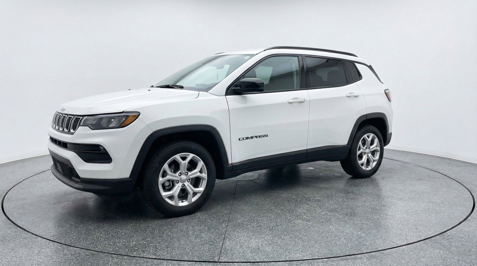 Used 2025 Jeep Compass Latitude AWD/4WD image 3