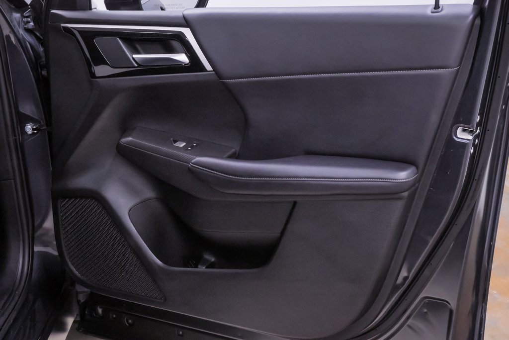 Used 2024 Mitsubishi Outlander SE image 34