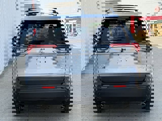 Used 2022 Toyota RAV4 XLE Premium image 5