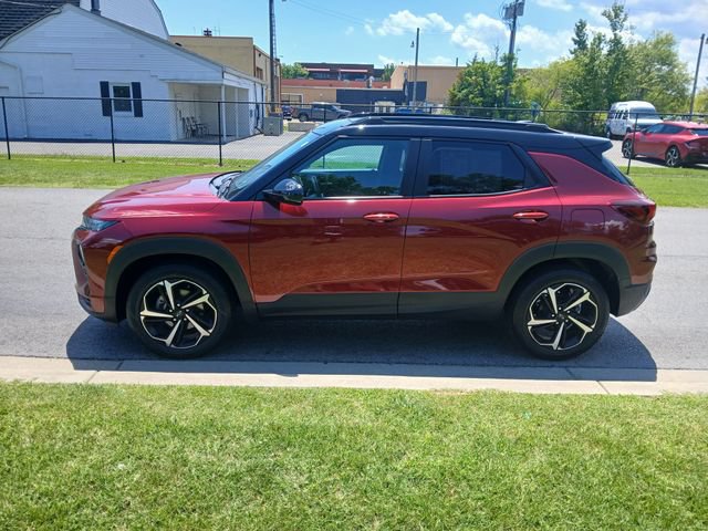 Used 2022 Chevrolet TrailBlazer RS w/ Sun and Liftgate Package AWD/4WD image 3